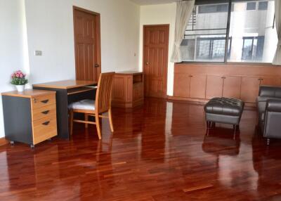 For Rent Bangkok Condo Ruamsuk Condominium Sukhumvit 26 BTS Phrom Phong Khlong Toei