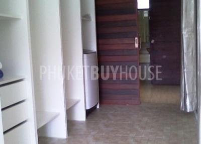KTH4211: Spacious one-bedroom apartment for sale in Kathu