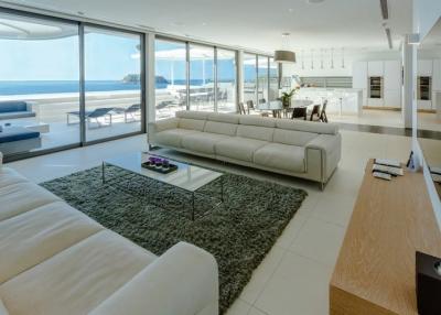 Oceanfront penthouse 4 Bedrooms in Kata