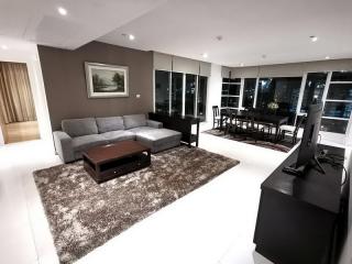 For Rent Bangkok Condo Fullerton Sukhumvit 59 BTS Ekkamai Watthana