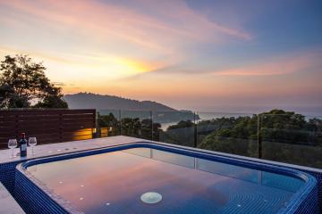 Seaview 3 bedrooms penthouse in Patong