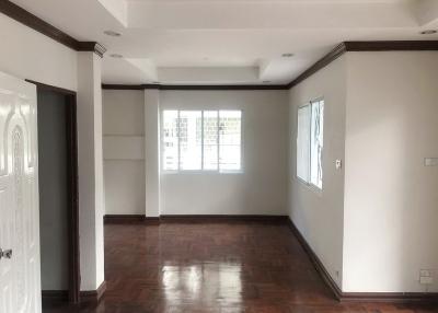 For Sale Home Office Sukhumvit BTS Phra Khanong Phra Khanong