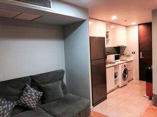 For Sale and Rent Bangkok Condo Quad Silom Narathiwas BTS Chong Nonsi Bang Rak