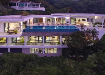 Super private luxury 10 bedrooms villa in Bangtao