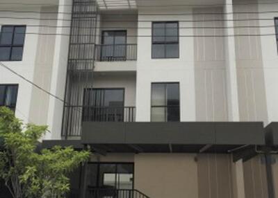For Rent Bangkok Town House Villa Albero Krungthep Kreetha Saphan Sung
