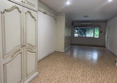 For Rent Bangkok Town House 84 mansion village Lat Phrao Wang Thonglang