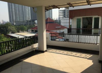 For Sale and Rent Bangkok Town House Baan Klang Krung Sathorn Charoen Rat BTS Surasak Bang Kho Laem