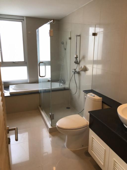 For Rent Bangkok Condo Nusasiri Grand Condo Sukhumvit 42 BTS Ekkamai Khlong Toei