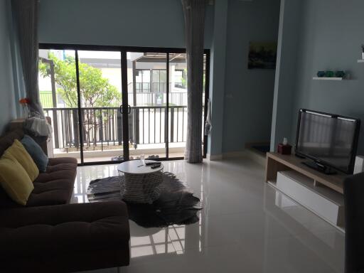 For Rent Bangkok Town House Villa Albero Krungthep Kreetha Saphan Sung