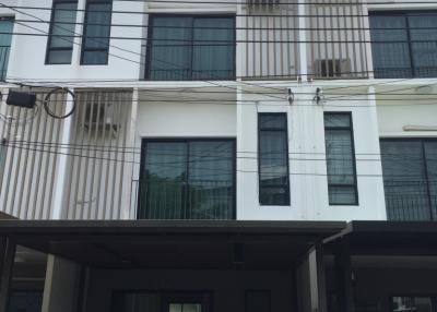 For Rent Bangkok Town House Patio Krungthep Kreetha Hua Mak Bang Kapi