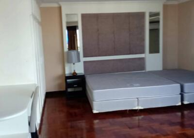 For Rent Bangkok Condo Baan Suanpetch Sukhumvit 39 BTS Phrom Phong Watthana