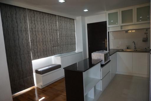 For Rent Bangkok Condo Acadamia Grand Tower Sukhumvit 43 BTS Phrom Phong Watthana