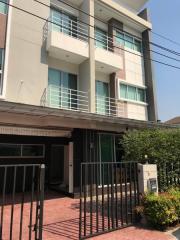 For Sale and Rent Bangkok Town House The Estate BTS On Nut Suan Luang