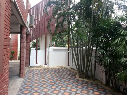 For Sale and Rent Bangkok Town House Sukhumvit 49 in Thonglor Watthana
