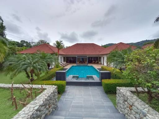 1856 sq.m. land plot 5 bedrooms with private pool villa in Rawai