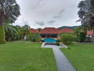 1856 sq.m. land plot 5 bedrooms with private pool villa in Rawai