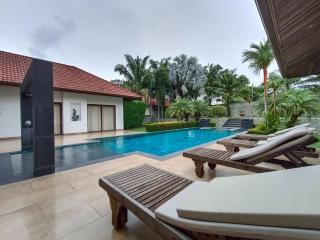 1856 sq.m. land plot 5 bedrooms with private pool villa in Rawai