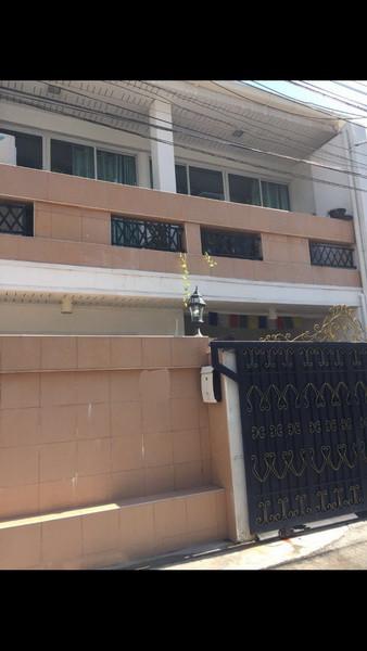 For Rent Bangkok Town House Sukhumvit BTS Phrom Phong Watthana