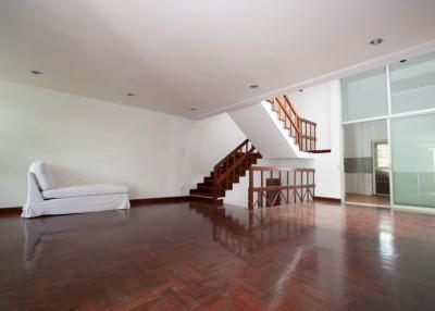 For Rent Bangkok Town House Home Office Sukhumvit BTS Thong Lo Watthana