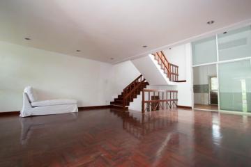 For Rent Bangkok Town House Home Office Sukhumvit BTS Thong Lo Watthana