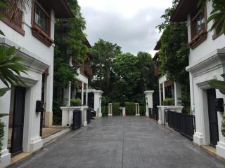 For Rent Single House in Secure Compound on Narathiwas Road near BTS Chong Nonsi Sathorn