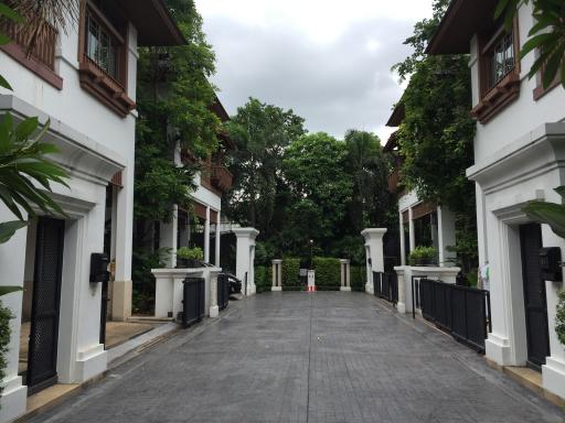 For Rent Single House in Secure Compound on Narathiwas Road near BTS Chong Nonsi Sathorn