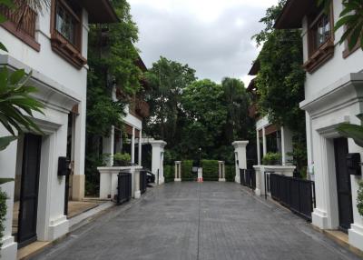 For Rent Single House in Secure Compound on Narathiwas Road near BTS Chong Nonsi Sathorn