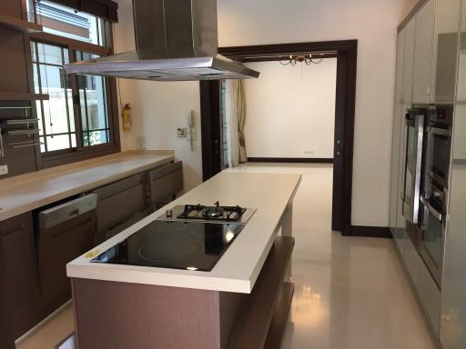 For Rent Single House in Secure Compound on Narathiwas Road near BTS Chong Nonsi Sathorn