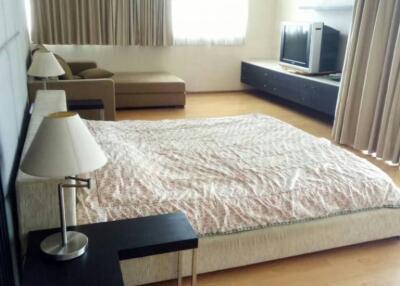 For Rent Bangkok Condo Tai Ping Tower Sukhumvit 63 BTS Ekkamai Watthana