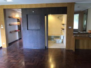 For Sale and Rent Bangkok Town House in Secure Compound on Sukhumvit 49 in Thonglor Watthana