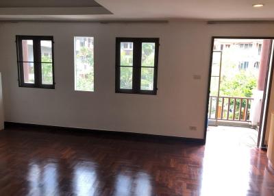 For Sale and Rent Bangkok Town House in Secure Compound on Sukhumvit 49 in Thonglor Watthana