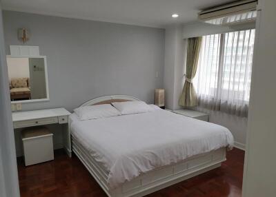 For Rent Bangkok Condo Acadamia Grand Tower Sukhumvit 43 BTS Phrom Phong Watthana