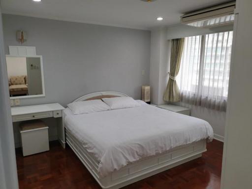 For Rent Bangkok Condo Acadamia Grand Tower Sukhumvit 43 BTS Phrom Phong Watthana