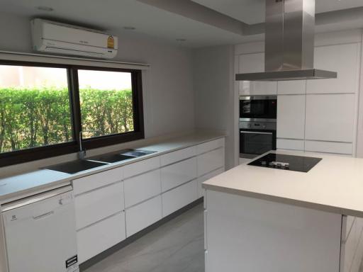 For Rent House Yen Akat Road BTS Chong Nonsi MRT Lumphini Sathorn