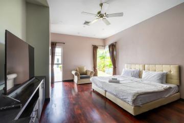 Spacious 4 bedrooms with private pool near BISP