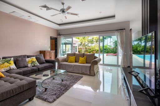 Spacious 4 bedrooms with private pool near BISP