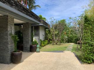 4 Bedrooms Luxury Private Pool Villa For Sale In Laguna Area