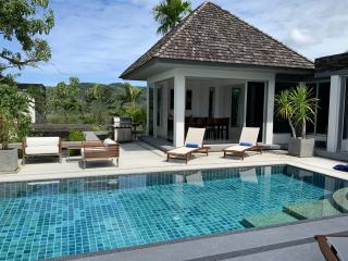 4 Bedrooms Luxury Private Pool Villa For Sale In Laguna Area