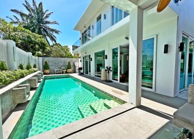 Resale Beautiful Private Pool Villa With 4 Bedrooms