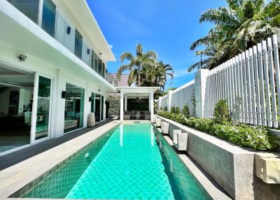 Resale Beautiful Private Pool Villa With 4 Bedrooms