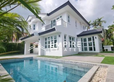 Beautiful 4 bedroom pool villa located in Land and House Park Chalong for sale