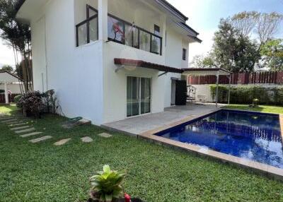Private Pool Villa with 3 Bedrooms for Rent in Rawai, Phuket