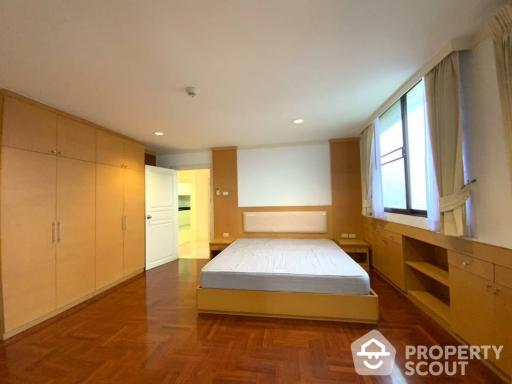 2-BR Condo at Supalai Place Sukhumvit 39 near BTS Phrom Phong