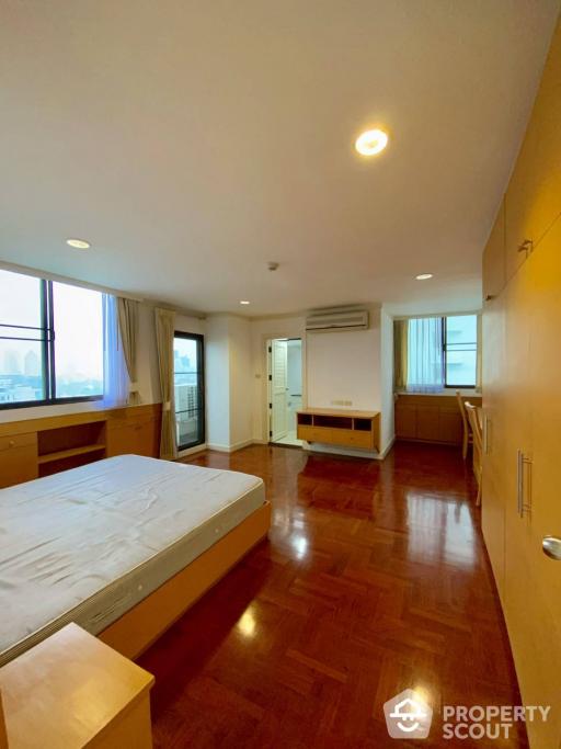 2-BR Condo at Supalai Place Sukhumvit 39 near BTS Phrom Phong