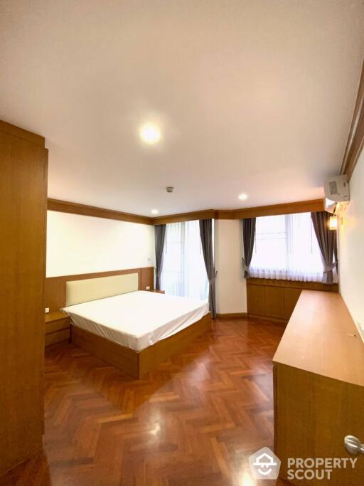 2-BR Condo at Supalai Place Sukhumvit 39 near BTS Phrom Phong