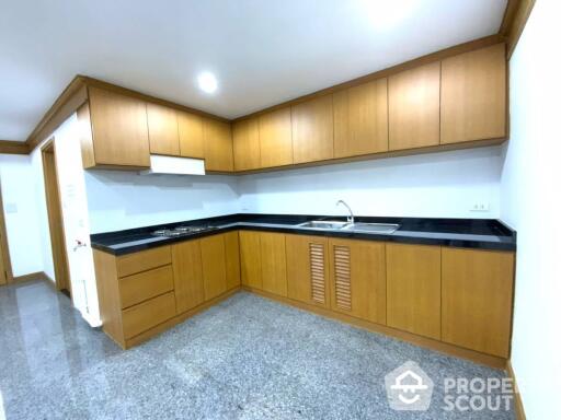 2-BR Condo at Supalai Place Sukhumvit 39 near BTS Phrom Phong