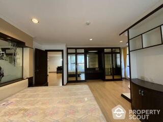 2-BR Condo at Supalai Place Sukhumvit 39 near BTS Phrom Phong