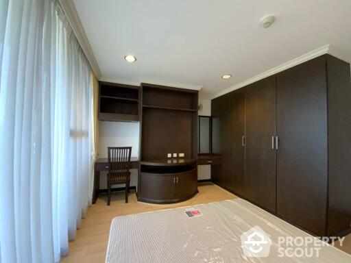 2-BR Condo at Supalai Place Sukhumvit 39 near BTS Phrom Phong