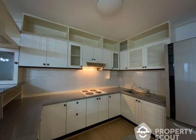 2-BR Condo at Supalai Place Sukhumvit 39 near BTS Phrom Phong