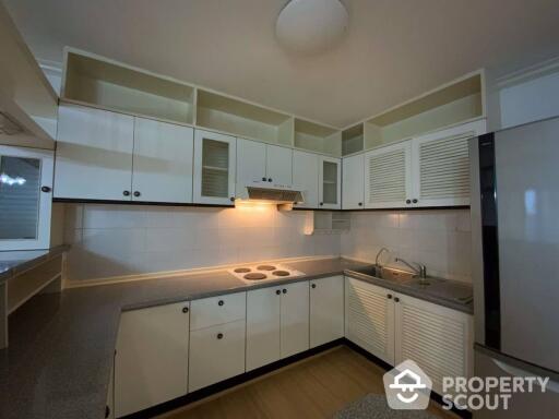 2-BR Condo at Supalai Place Sukhumvit 39 near BTS Phrom Phong